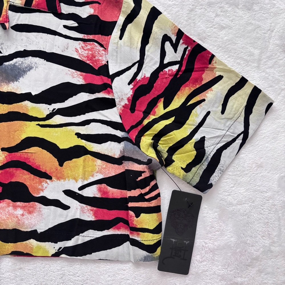 ED HARDY Tiger Print Short Sleeve Cropped Button Up Blouse--NWT--S - Picture 7 of 11